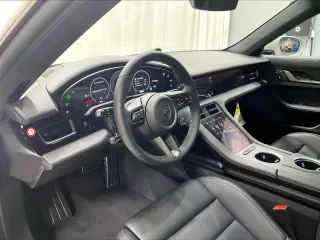 2025 Porsche Taycan Turbo - Photo 21