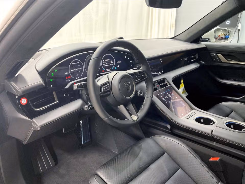 2025 Porsche Taycan Turbo - Photo 19