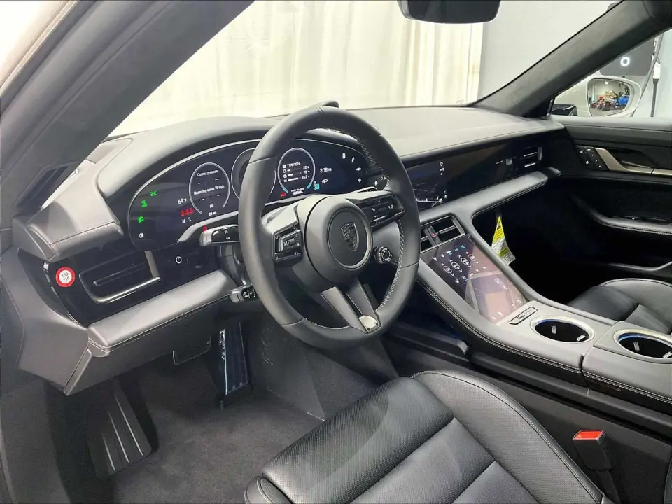 2025 Porsche Taycan Turbo - Photo 23