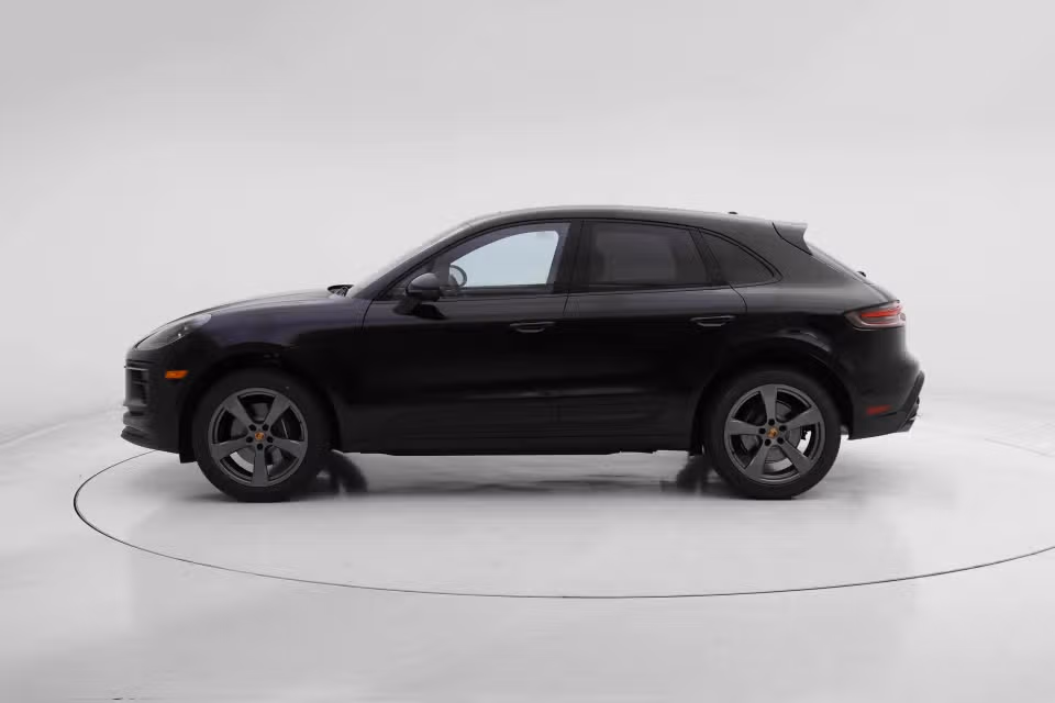 2026 Porsche Macan T - Photo 11
