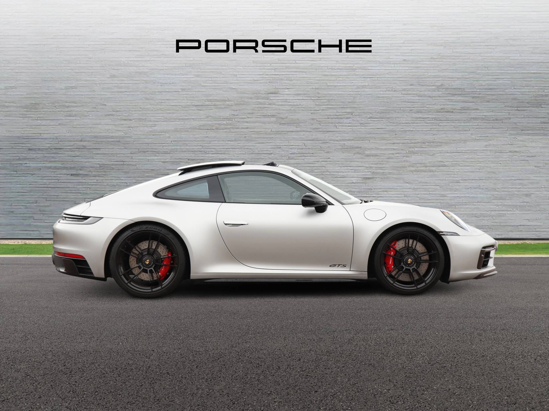 911 Carrera 4 GTS, photo 2 of 37
