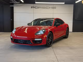 2022 Porsche Panamera GTS's photo