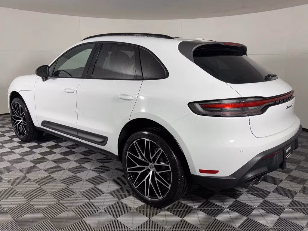 2026 Porsche Macan T - Photo 20