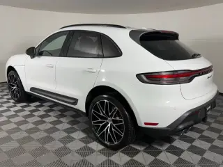 2026 Porsche Macan T - Photo 21