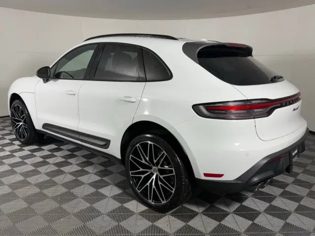 2026 Porsche Macan T - Photo 22