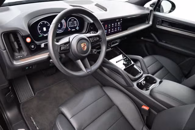 2025 Porsche Cayenne Base - Photo 26