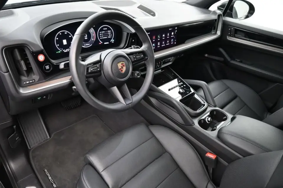2025 Porsche Cayenne Base - Photo 31