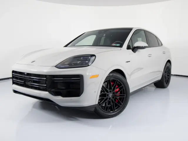 2026 Porsche Cayenne Coup Turbo E-Hybrid - Photo 6