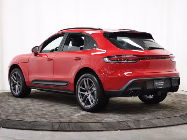 2026 Porsche Macan - Photo 18