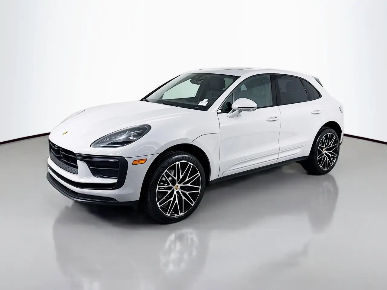 2026 Porsche Macan T - Photo 8