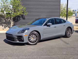 2025 Porsche Panamera 4's photo