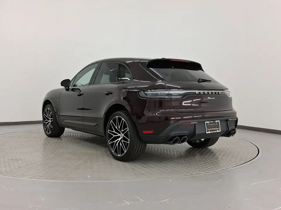 2025 Porsche Macan T - Photo 23