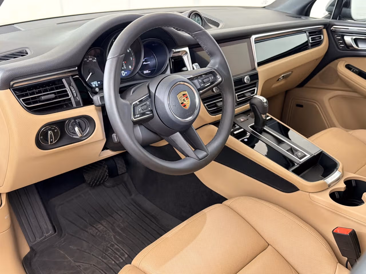 2026 Porsche Macan T - Photo 28