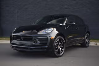 2025 Porsche Macan's photo