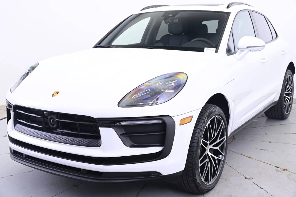 2026 Porsche Macan Base