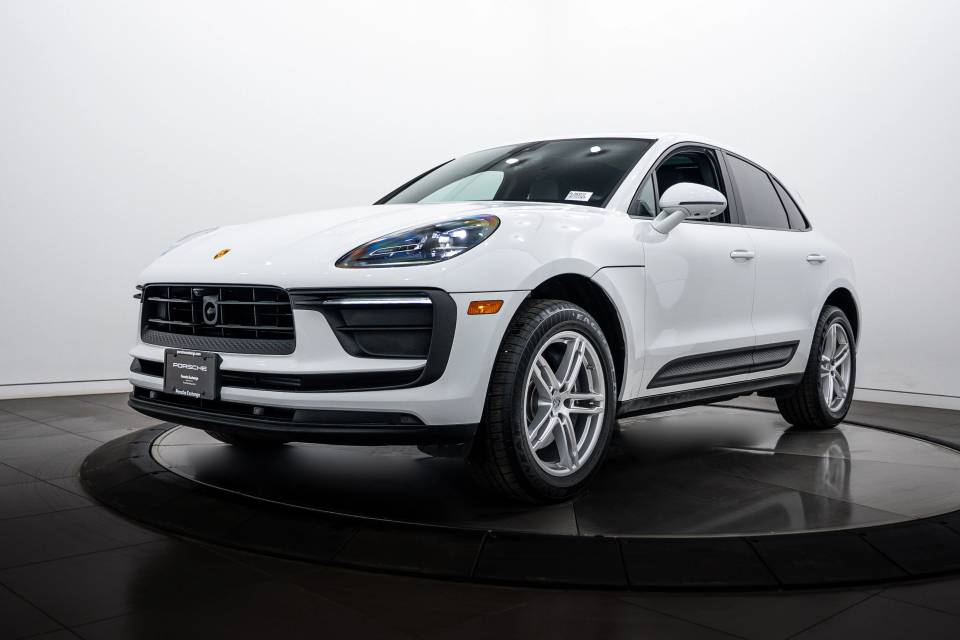2026 Porsche Macan Base