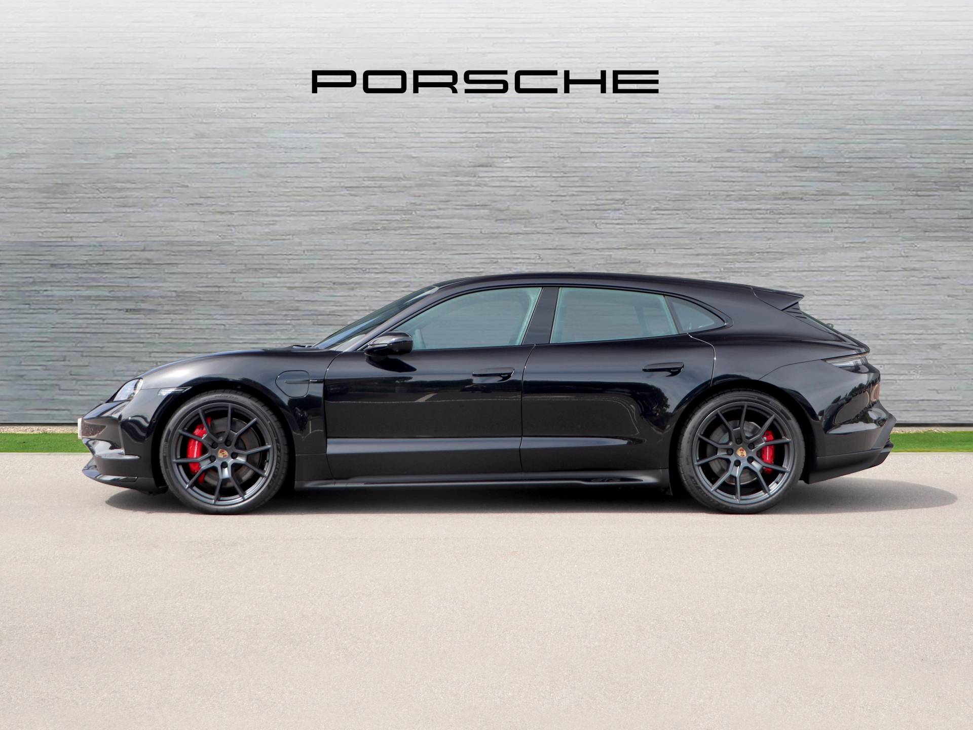 Taycan GTS Sport Turismo, photo 2 of 39