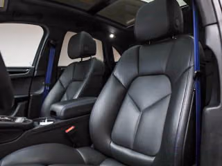 2025 Porsche Macan T - Photo 33