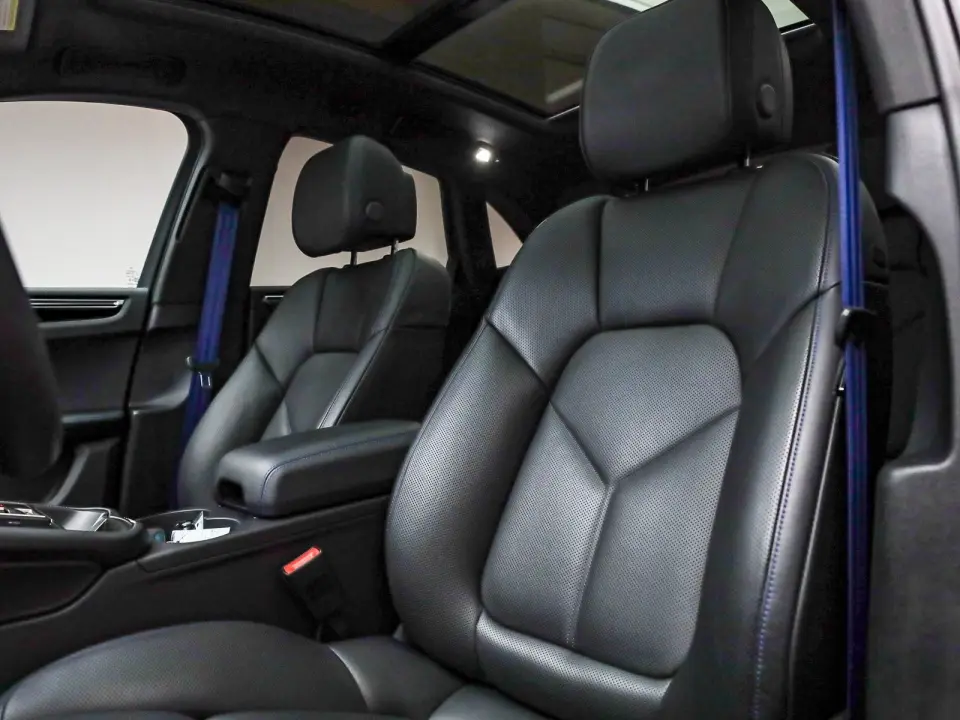 2025 Porsche Macan T - Photo 39