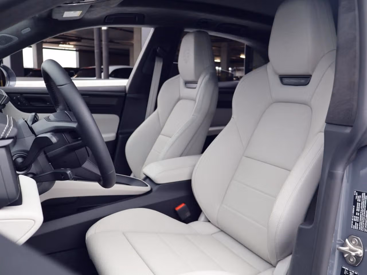 2026 Porsche Macan Turbo Electric - Photo 36