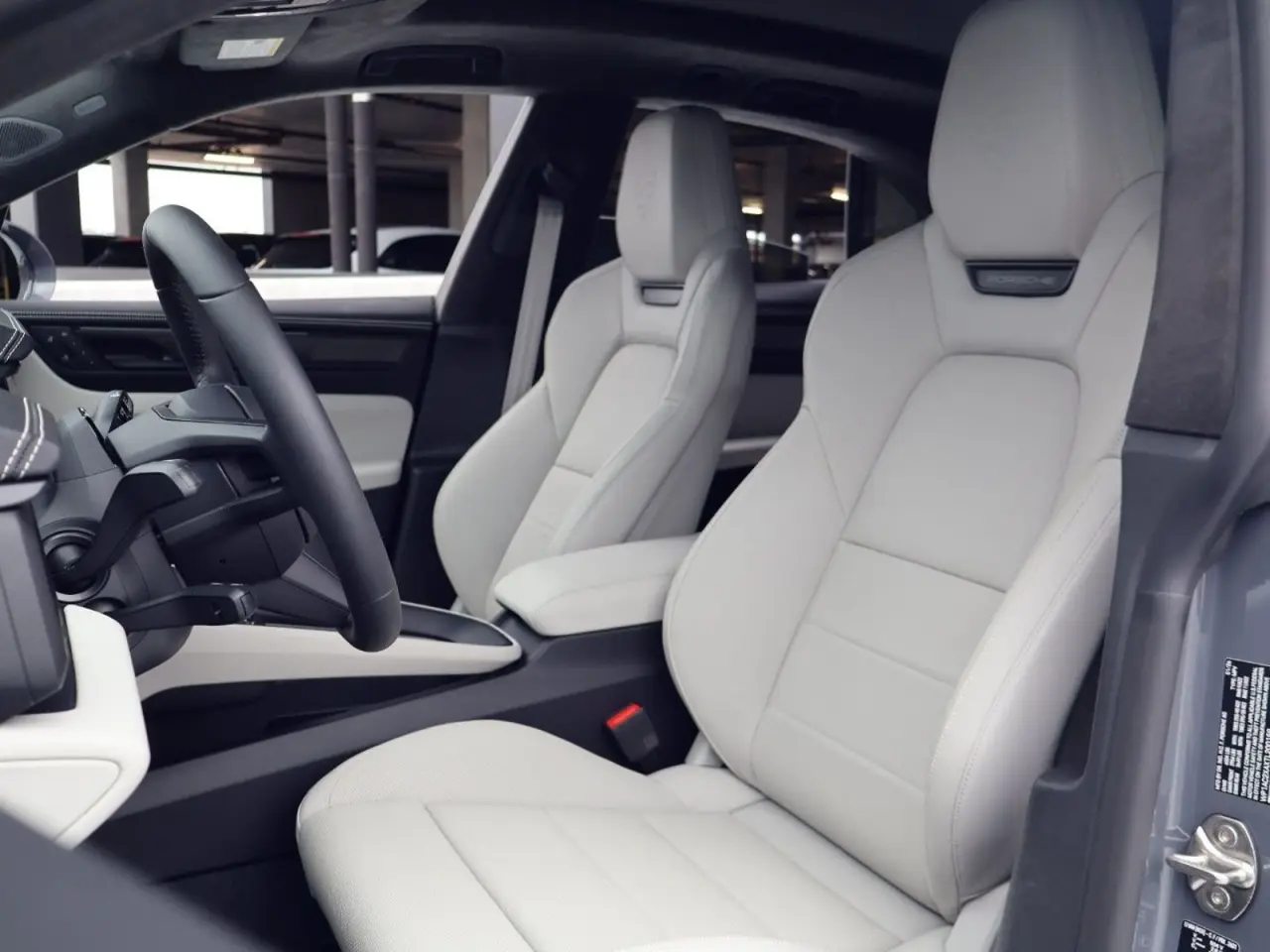 2026 Porsche Macan Turbo Electric - Photo 40