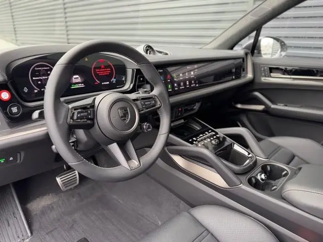 2025 Porsche Cayenne Turbo E-Hybrid - Photo 32