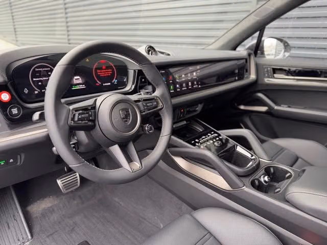2025 Porsche Cayenne Turbo E-Hybrid - Photo 26