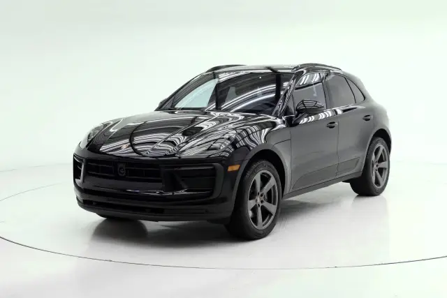 2026 Porsche Macan T - Photo 6