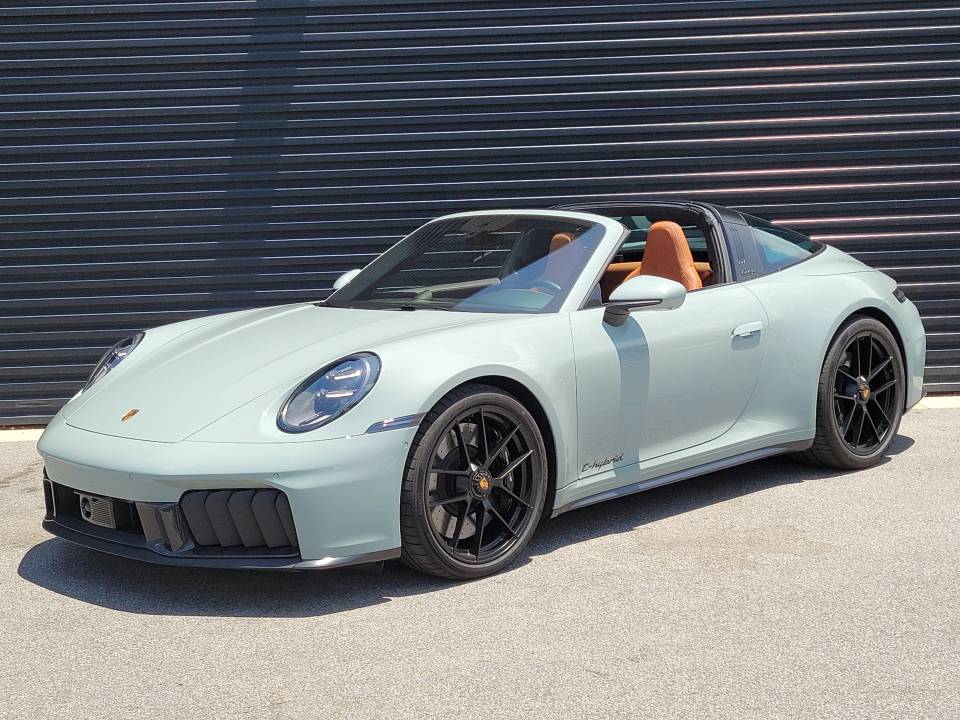 2025 Porsche 911 GTS
