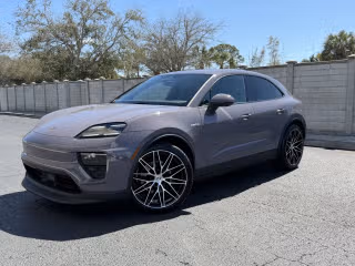 2026 Porsche Macan Macan Electric's photo