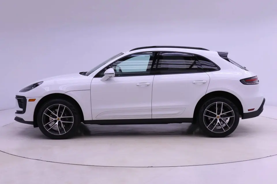 2025 Porsche Macan - Photo 15