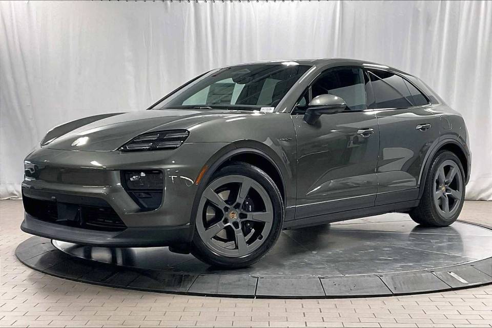 2025 Porsche Macan Base