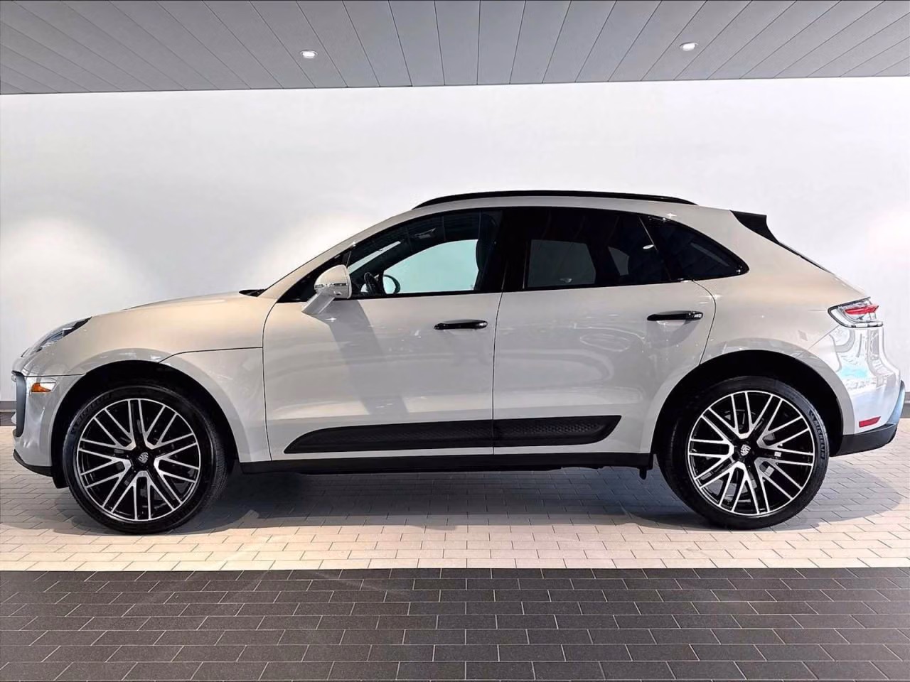 2026 Porsche Macan Base - Photo 12