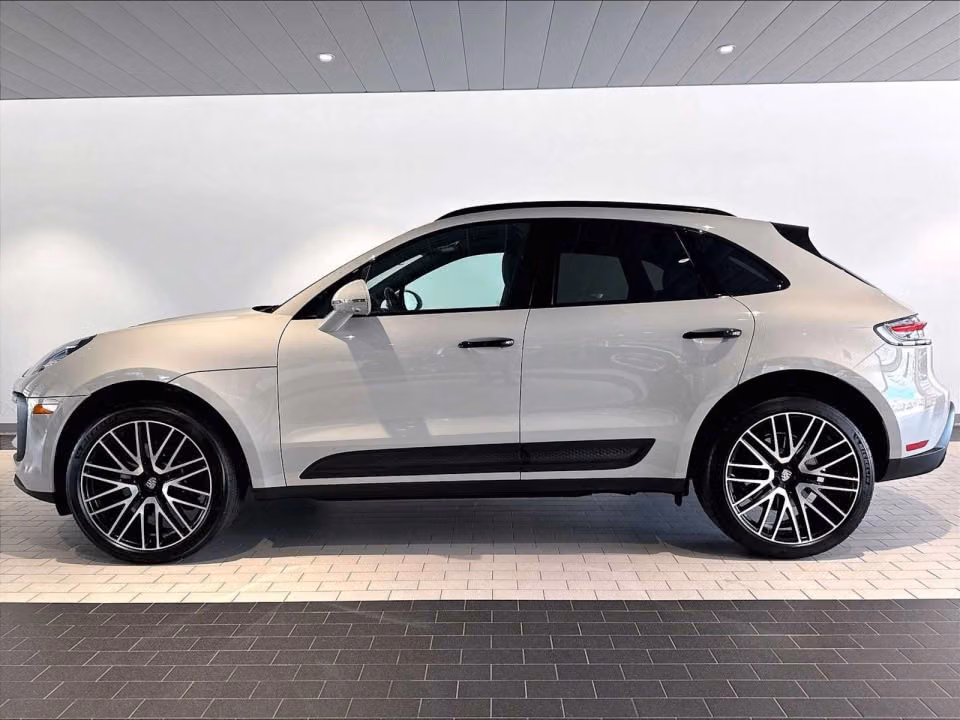 2026 Porsche Macan Base - Photo 11