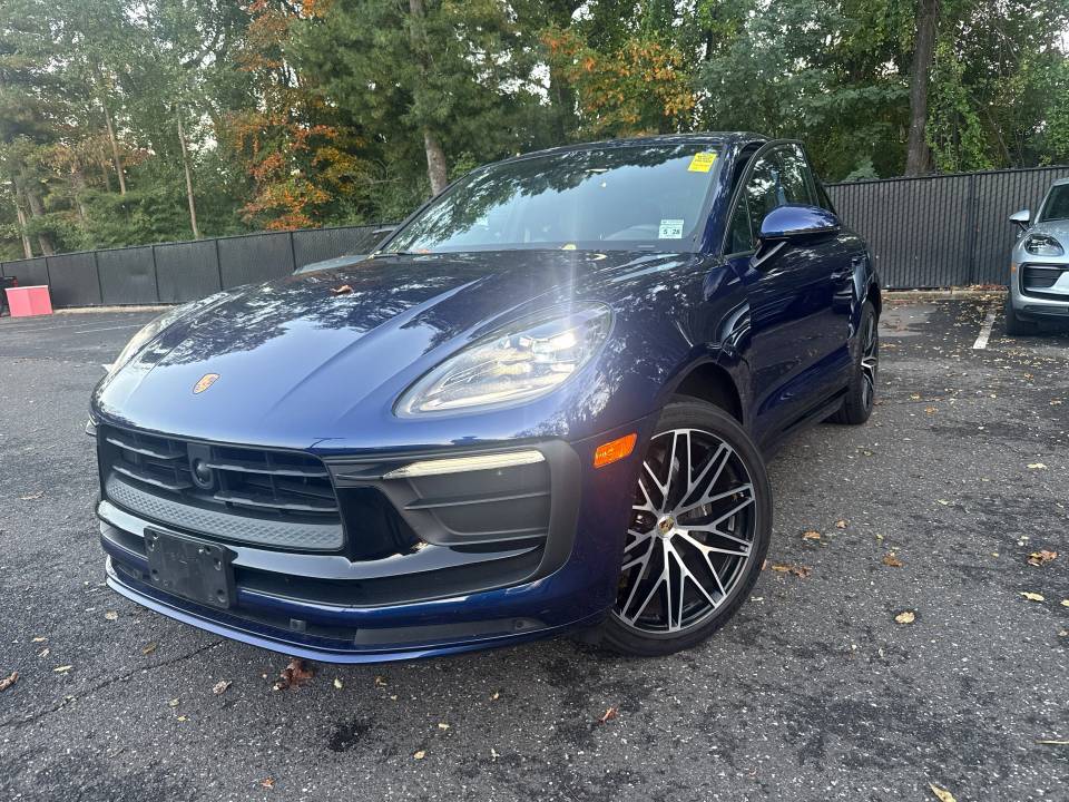 2023 Porsche Macan Base