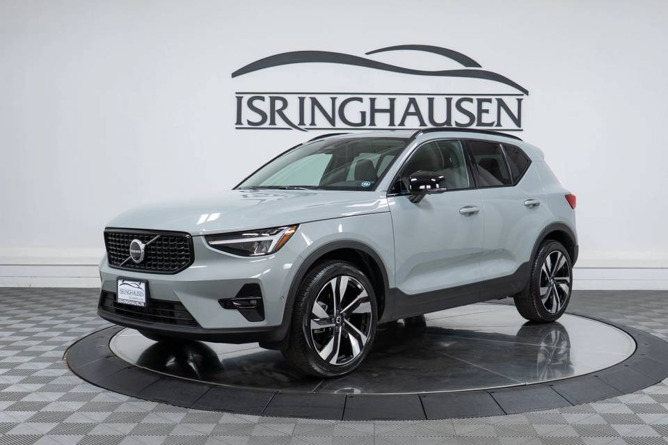 2025 Volvo XC40 Plus