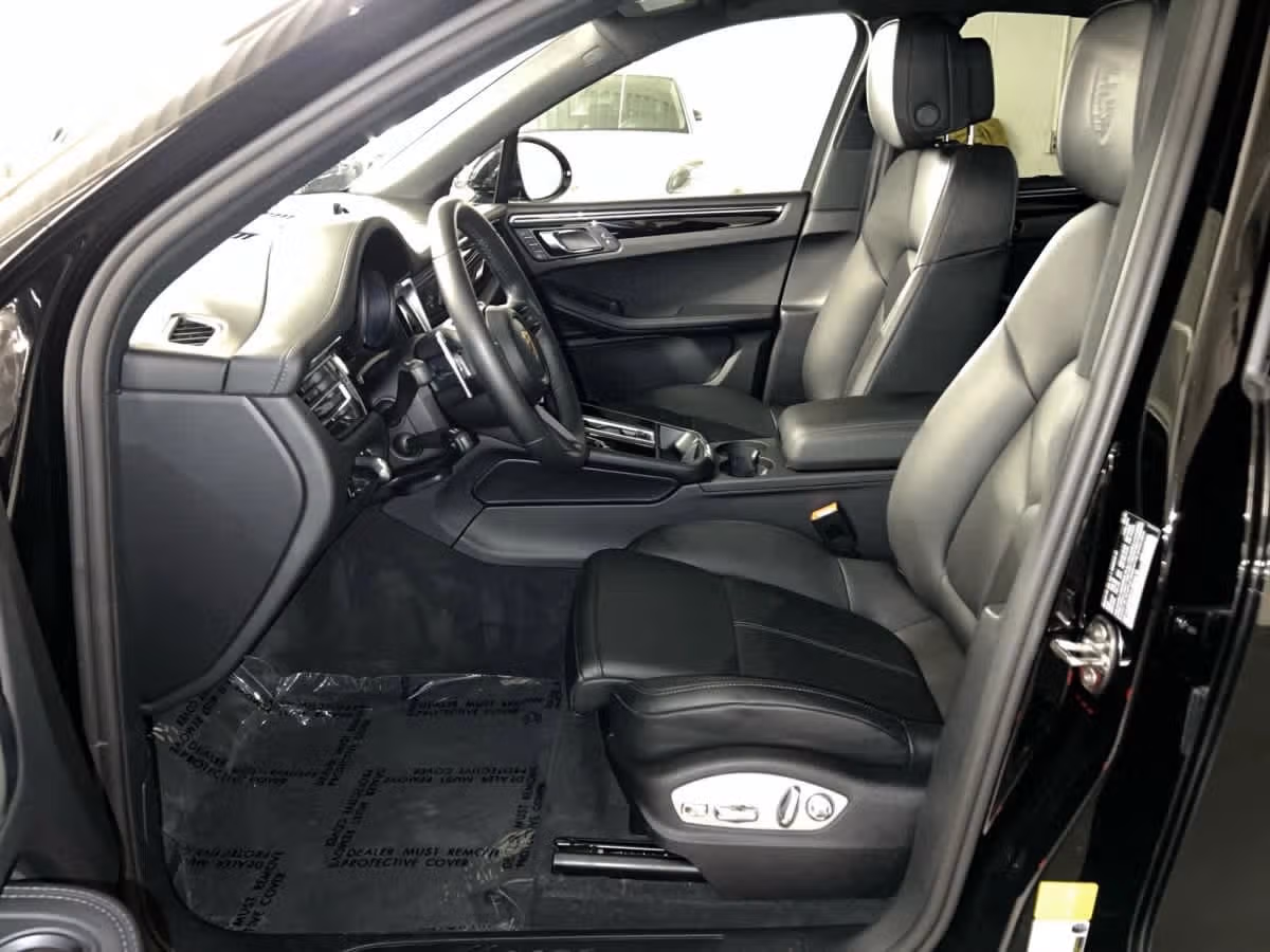2026 Porsche Macan - Photo 36