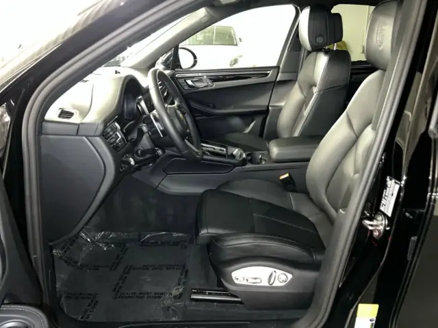 2026 Porsche Macan - Photo 38