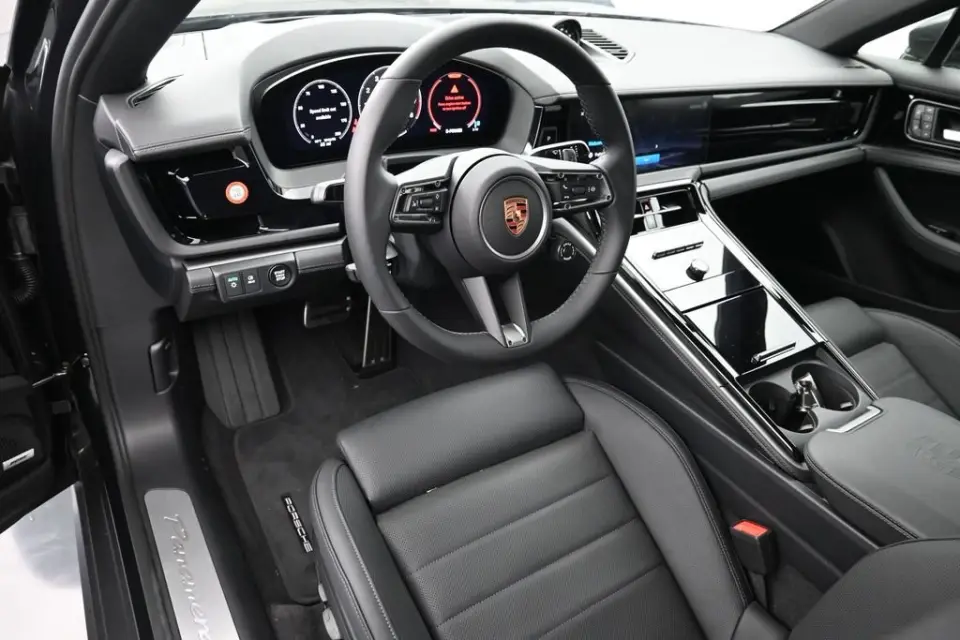 2026 Porsche Panamera 4 E-Hybrid - Photo 31