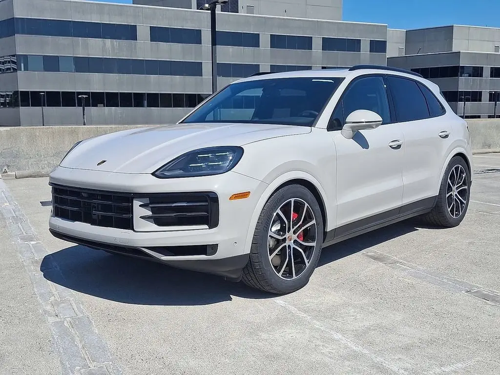 2026 Porsche Cayenne S - Photo 8