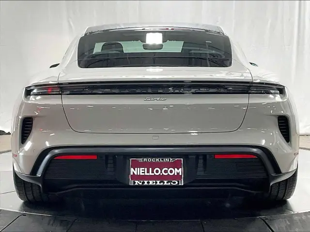 2025 Porsche Taycan Turbo - Photo 38