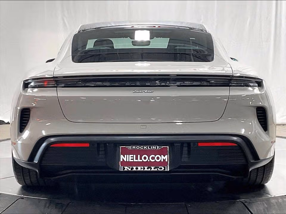 2025 Porsche Taycan Turbo - Photo 35