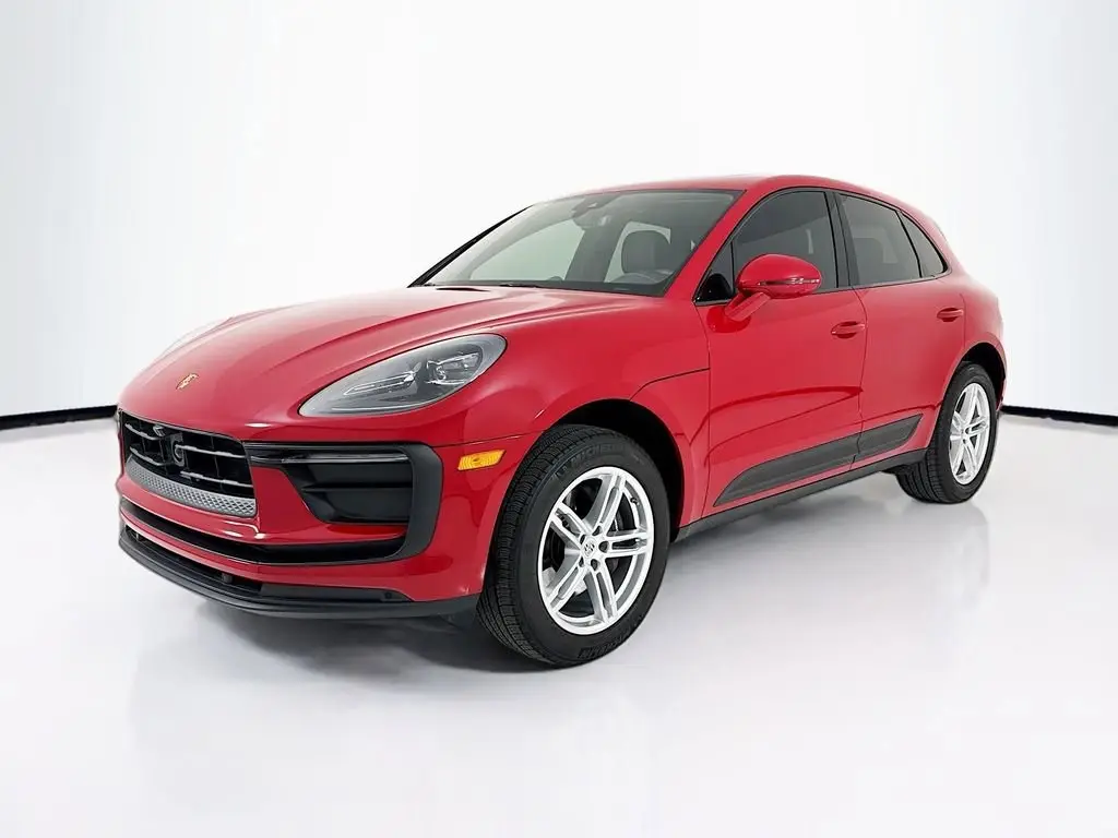 2025 Porsche Macan T - Photo 8