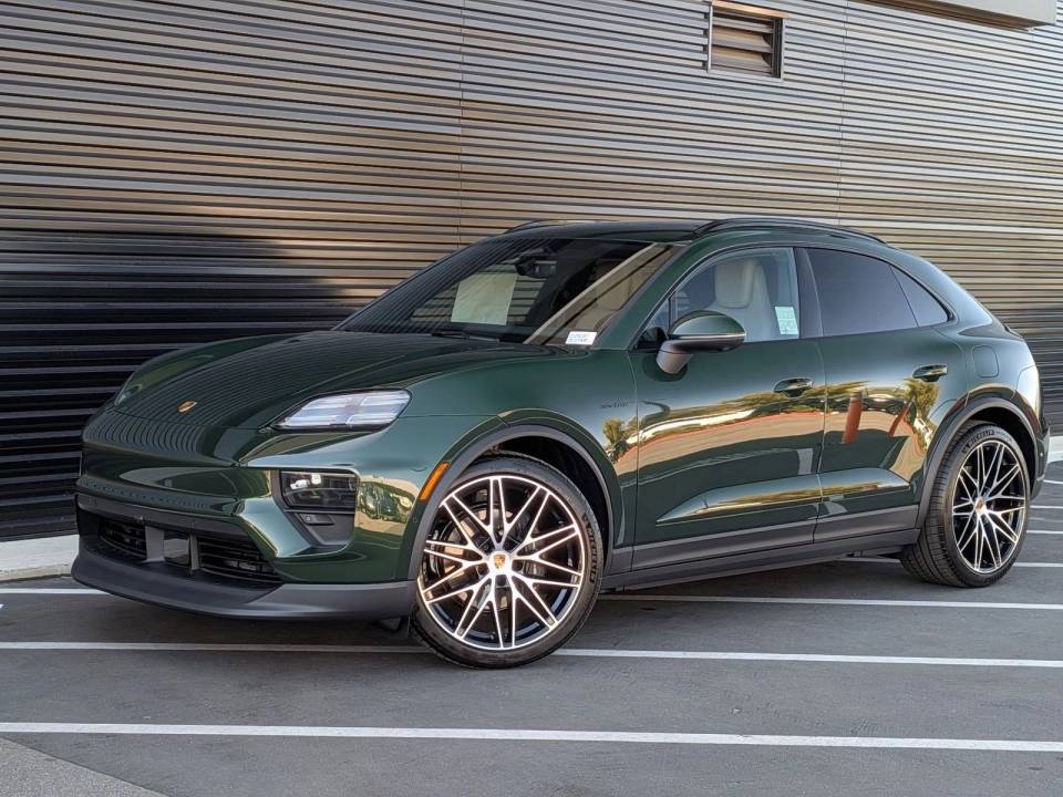 2026 Porsche Macan Base