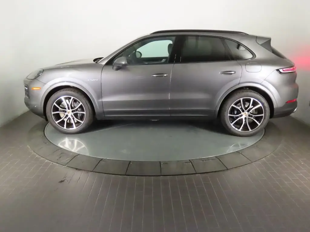 2026 Porsche Cayenne E-Hybrid - Photo 16