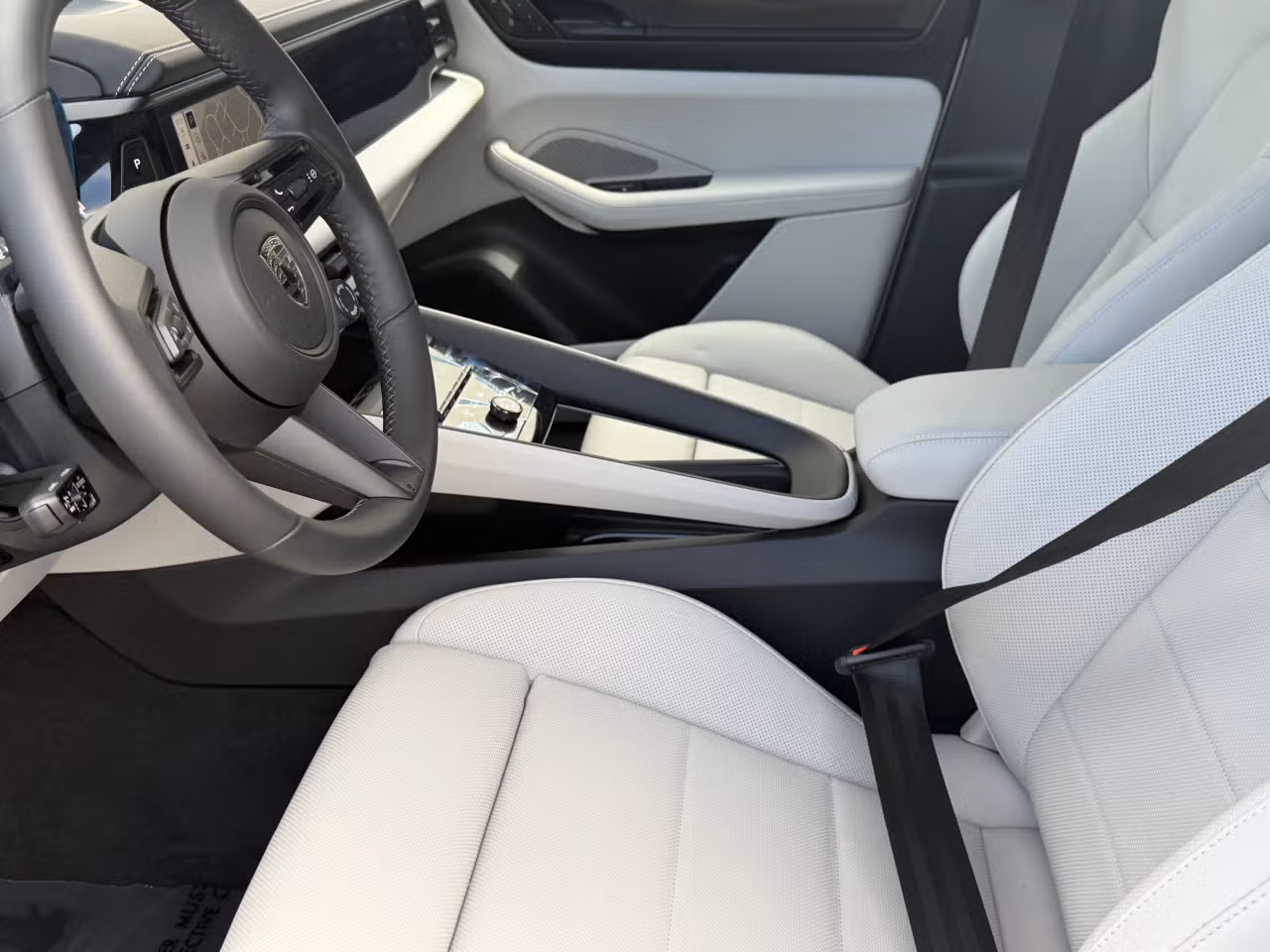2026 Porsche Macan Turbo Electric - Photo 28