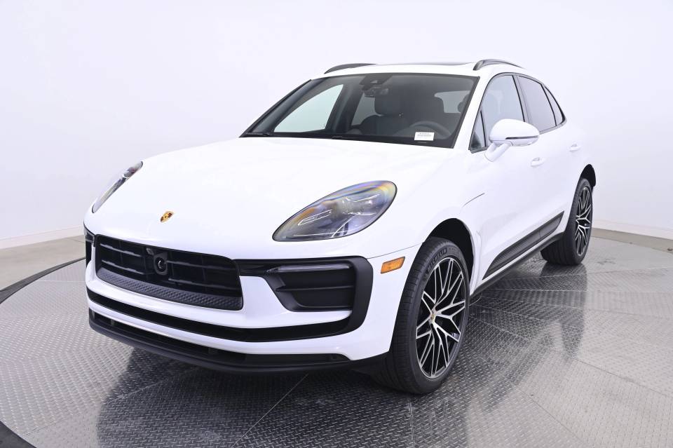 2026 Porsche Macan Base