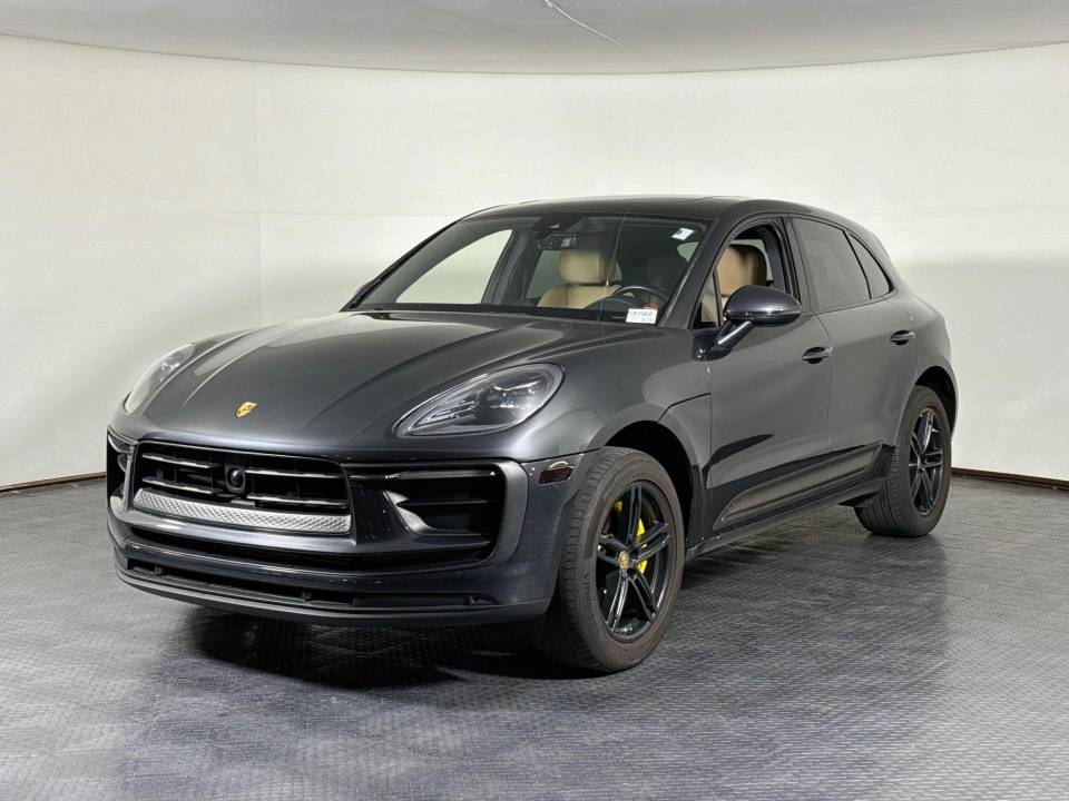 2023 Porsche Macan Base