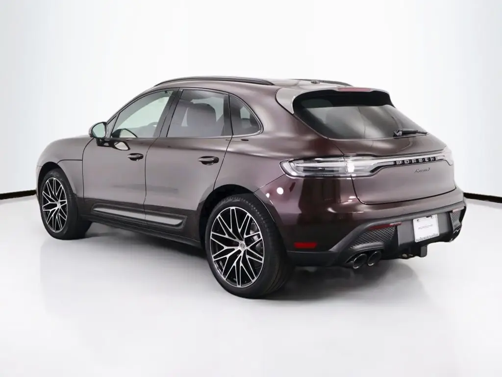 2025 Porsche Macan T - Photo 24
