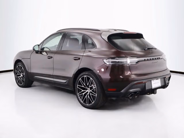 2025 Porsche Macan T - Photo 18
